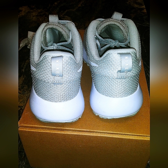 New in box 2025 Nike Roshe 2 Spikeless Golf Shoes 6 in mens/7.5 in wmn NWOT - Picture 2 of 9
